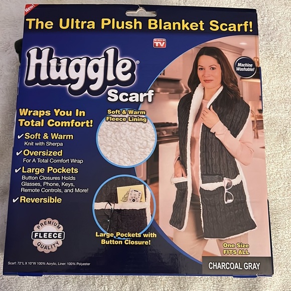 Huggle Scarf - Picture 3 of 3